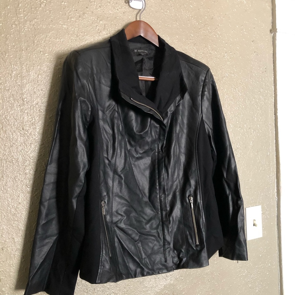 Black faux leather jacket with unique side zip 2xl